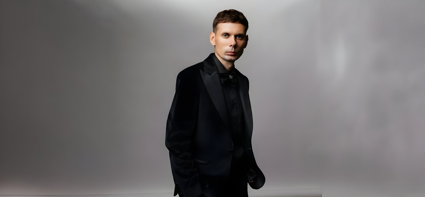 Максим Апрель